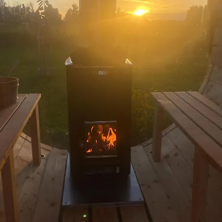 Casa vacanze In With Sauna & Jacuzzi *